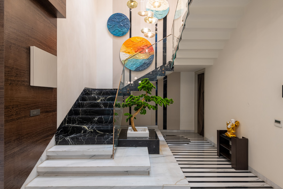 Inspiration for a modern staircase in Delhi.