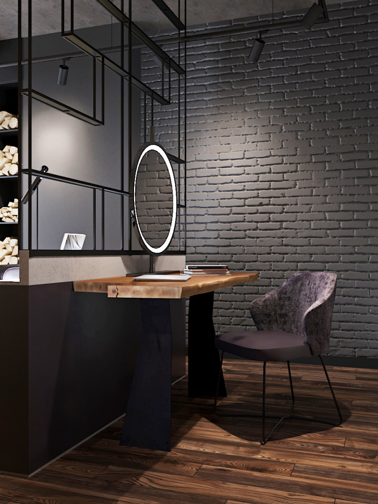 Квартира с мотоциклом.