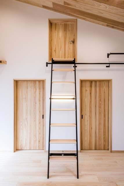 完全分離型の２所帯住宅シンプルモダンの家 moderne-salon