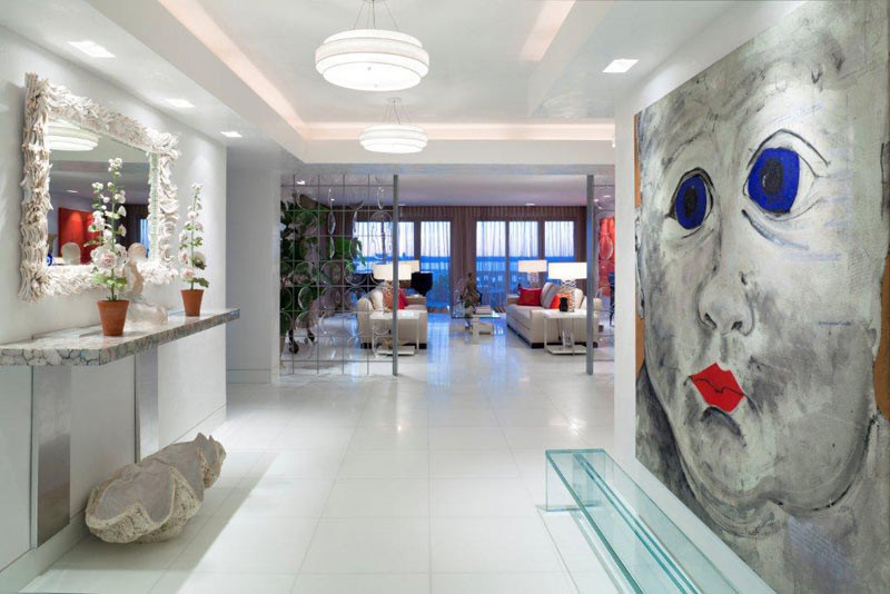 Design ideas for a contemporary entryway in Miami.