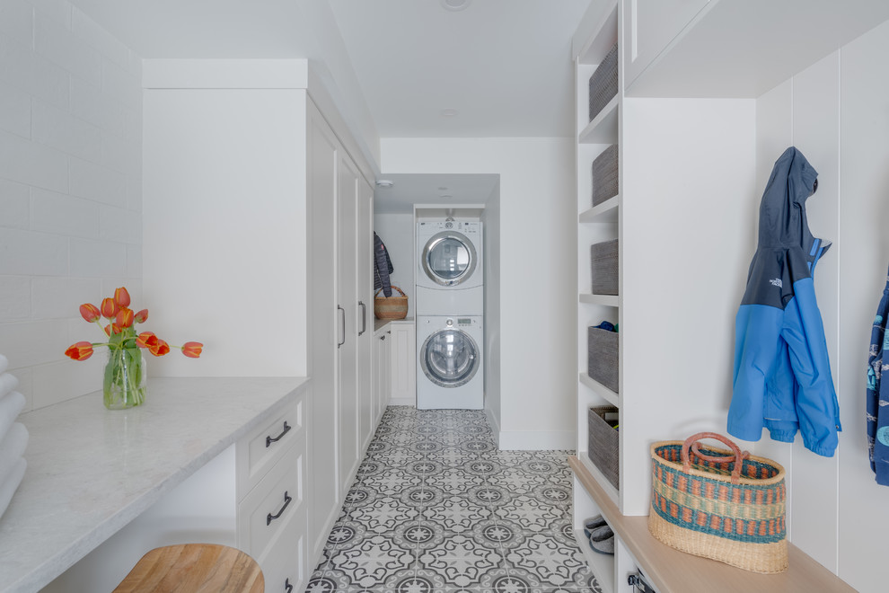 Photo of a contemporary laundry room in Vancouver.