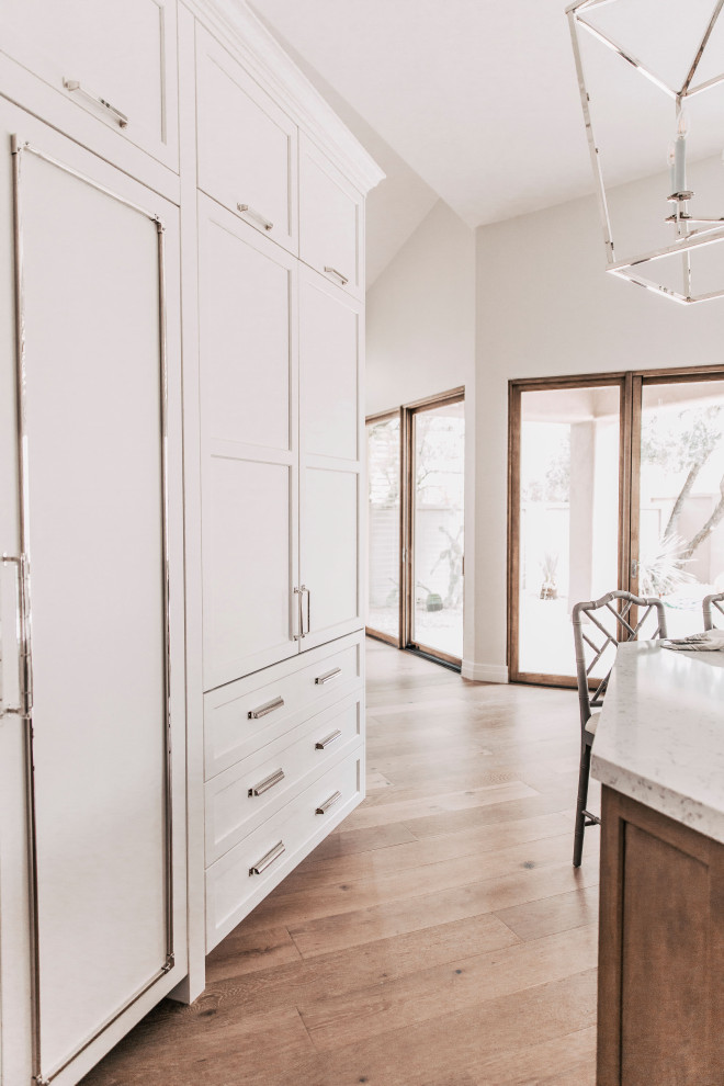 Kitchen - transitional kitchen idea in Phoenix