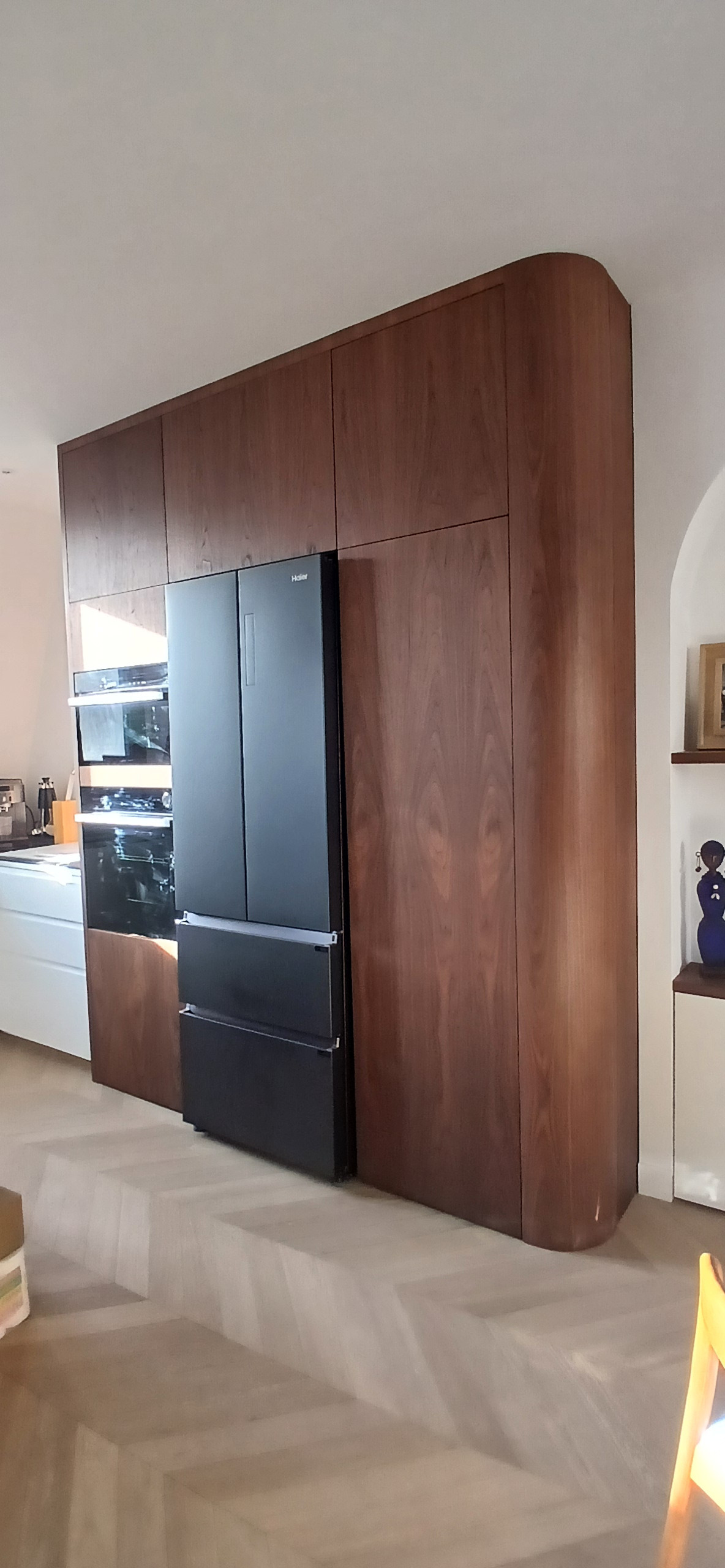 Colonne de cuisine arrondie en Noyer