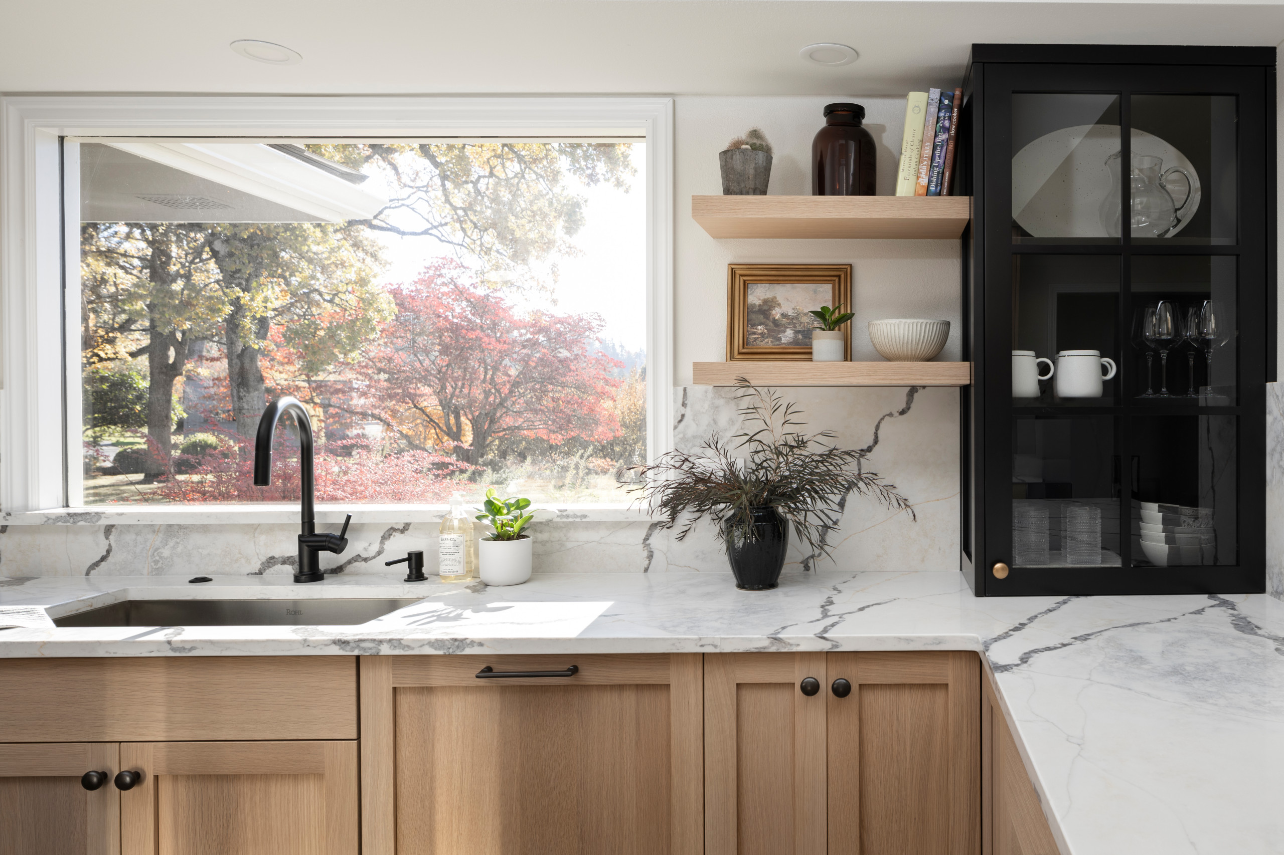 Oak & Onyx Elegance
