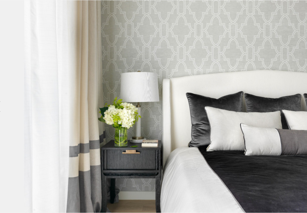 Серые стены и капля бургундского