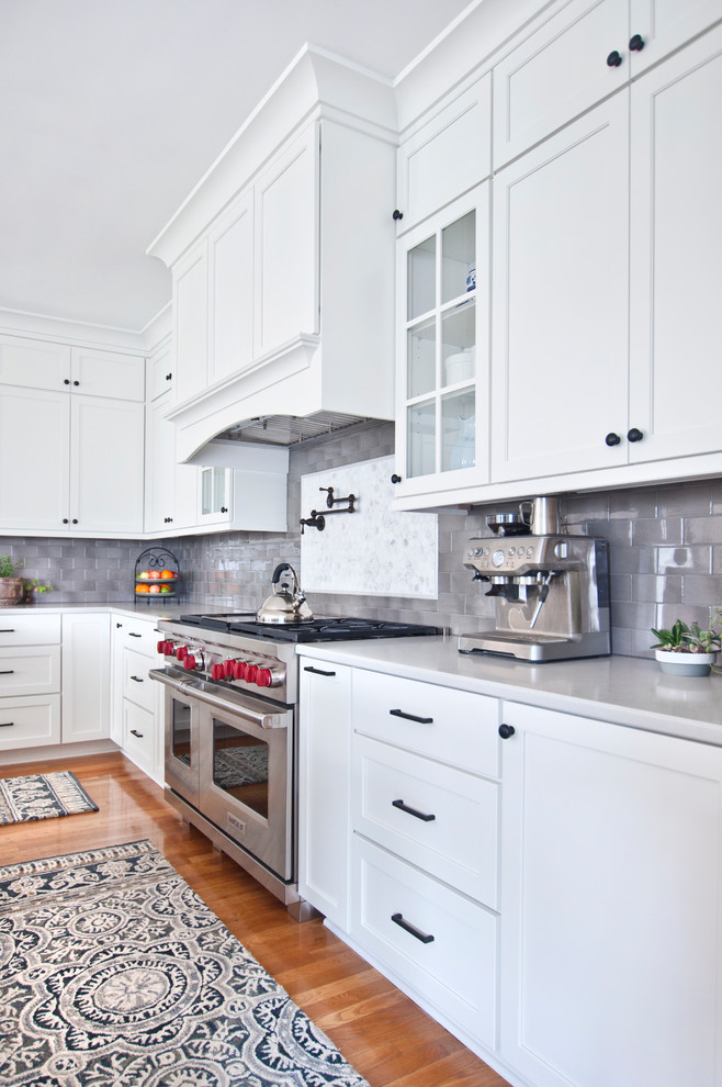 Transitional kitchen photo in Nashville