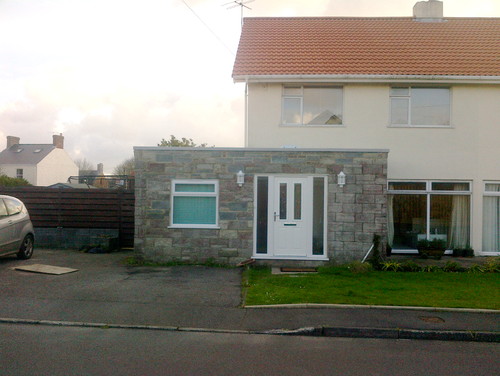 Please help make my ugly house pretty! Please help make my ugly house pretty!