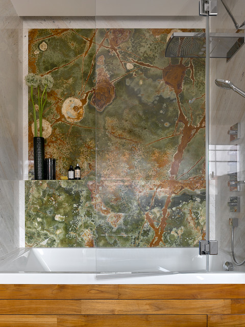 Восток и Запад modern-badezimmer