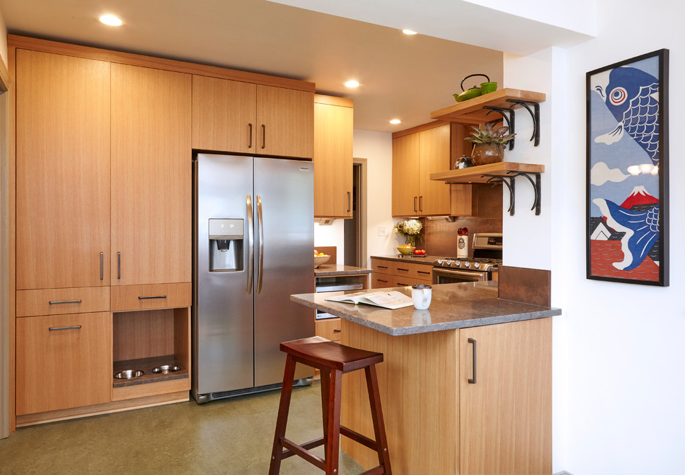 Photo of a small midcentury l-shaped separate kitchen in Louisville with an undermount sink, flat-panel cabinets, light wood cabinets, quartz benchtops, metallic splashback, porcelain splashback, stainless steel appliances, linoleum floors, no island, green floor and grey benchtop.