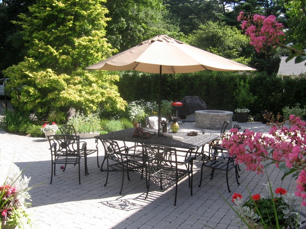 Traditional garden in New York with natural stone pavers.
