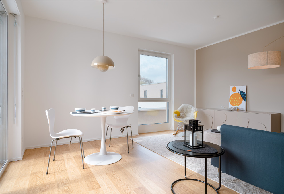Esszimmer mit beiger Wandfarbe in Dusseldorf