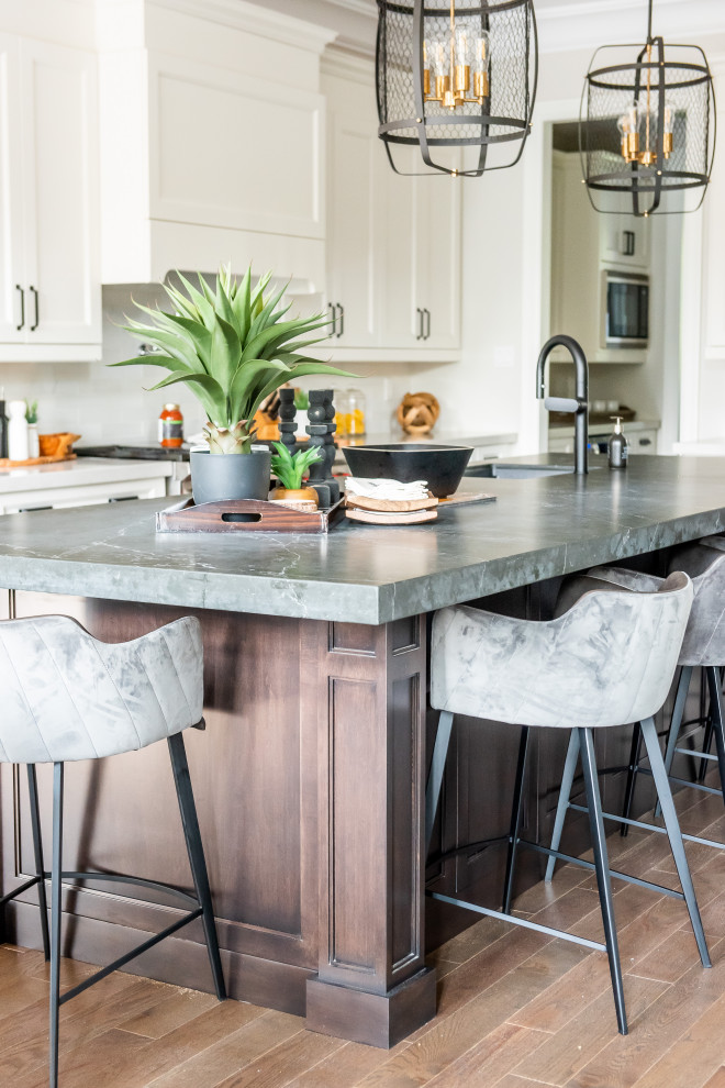 Inspiration for a transitional home design remodel in Toronto
