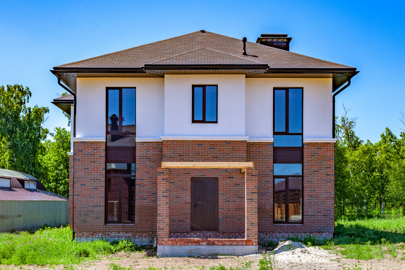 Фасады домов в поселке " Дубровка"