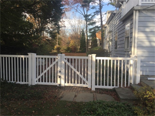 4 Ft High Activeyards Hawthorne Vinyl Fence In Haven Grade New York By Fence Factory Inc