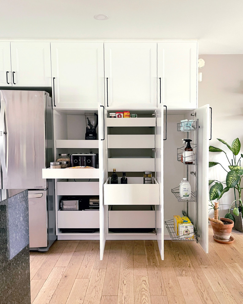 Inspiration for a large transitional home design remodel in Ottawa
