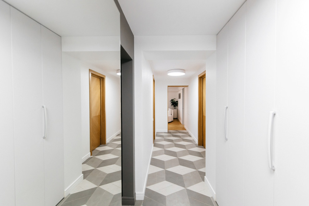 Дизайн прихожей. Высота дверных проемов 2400мм