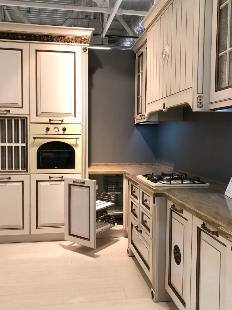 Классическая кухня благородного цвета кашемир с античной патиной