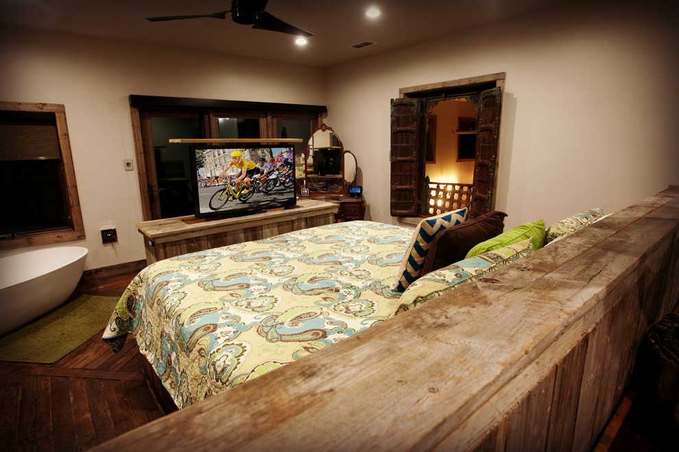Inspiration for a rustic home design remodel in Dallas
