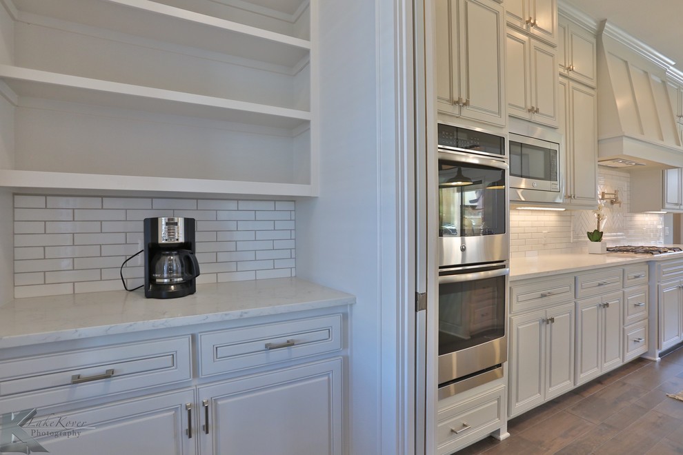 Example of a transitional kitchen design in Austin