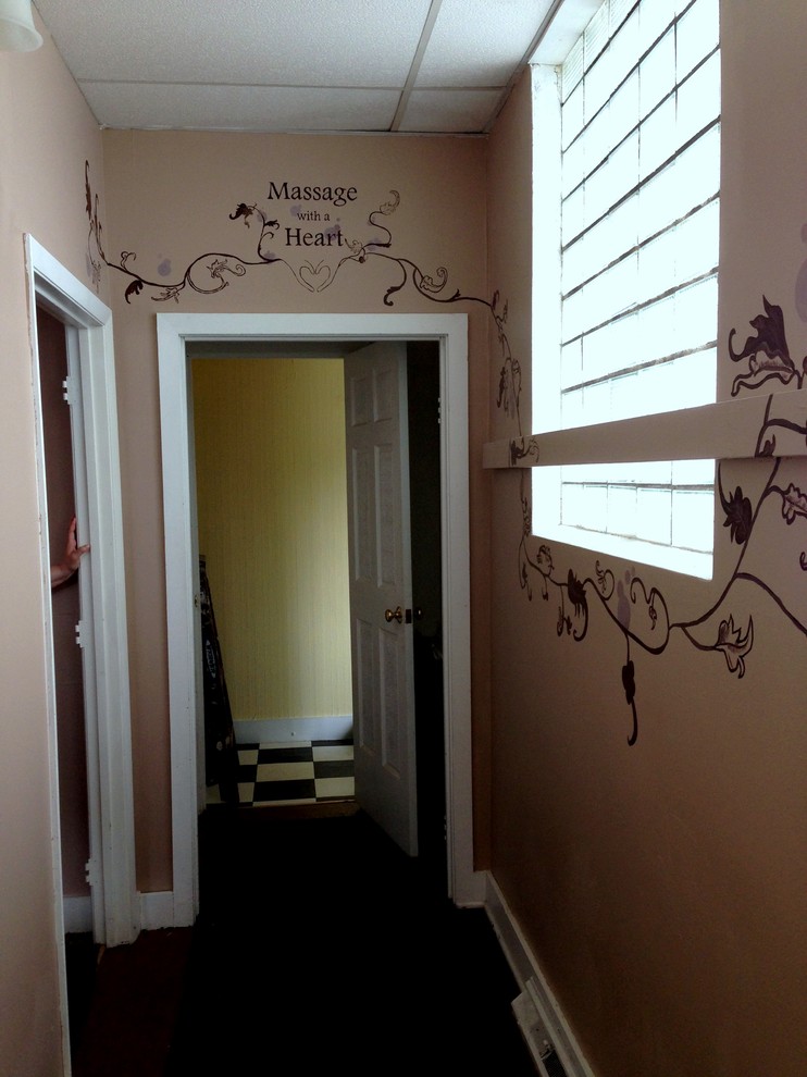 Transitional entryway photo in Chicago