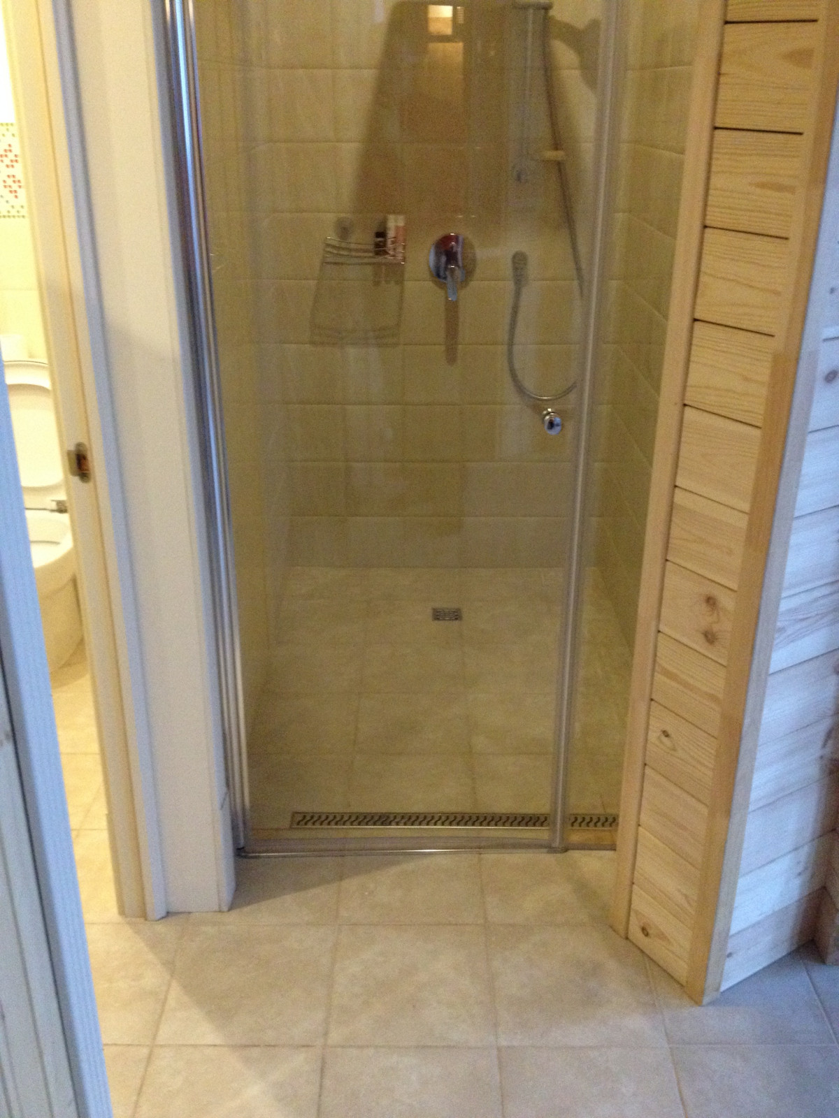 Кемень, керамика, душевые, смесители.