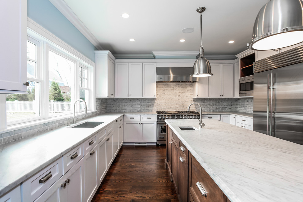 Kitchen - transitional kitchen idea in New York