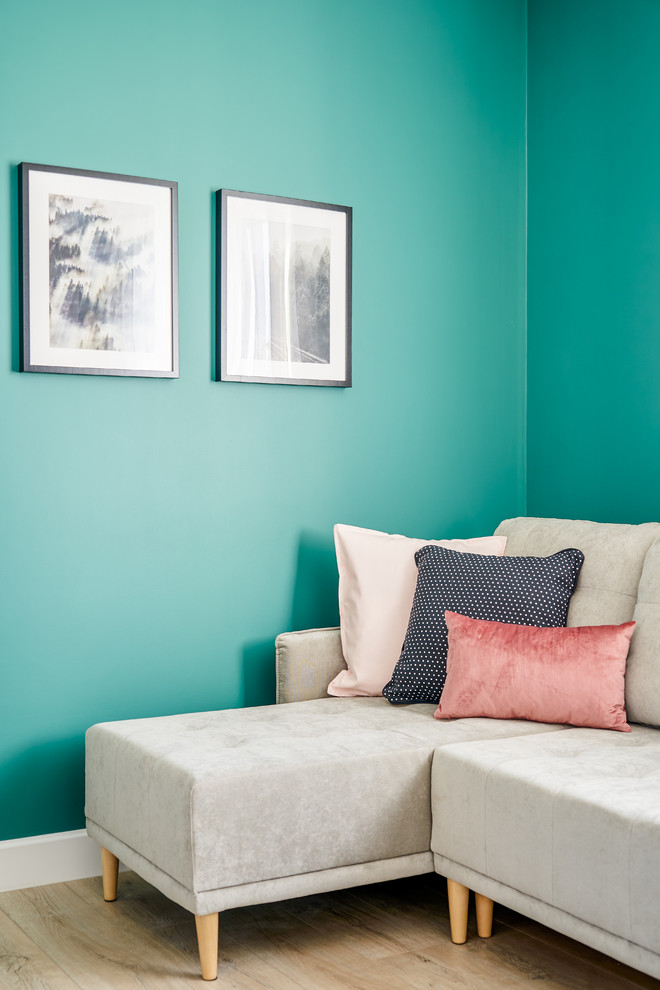 На берегу лесного ручья