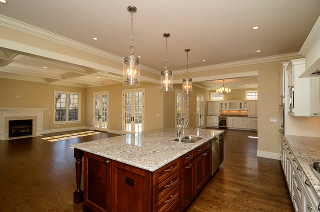 Transitional Colonial in Hilltop klassisch-modern-kueche