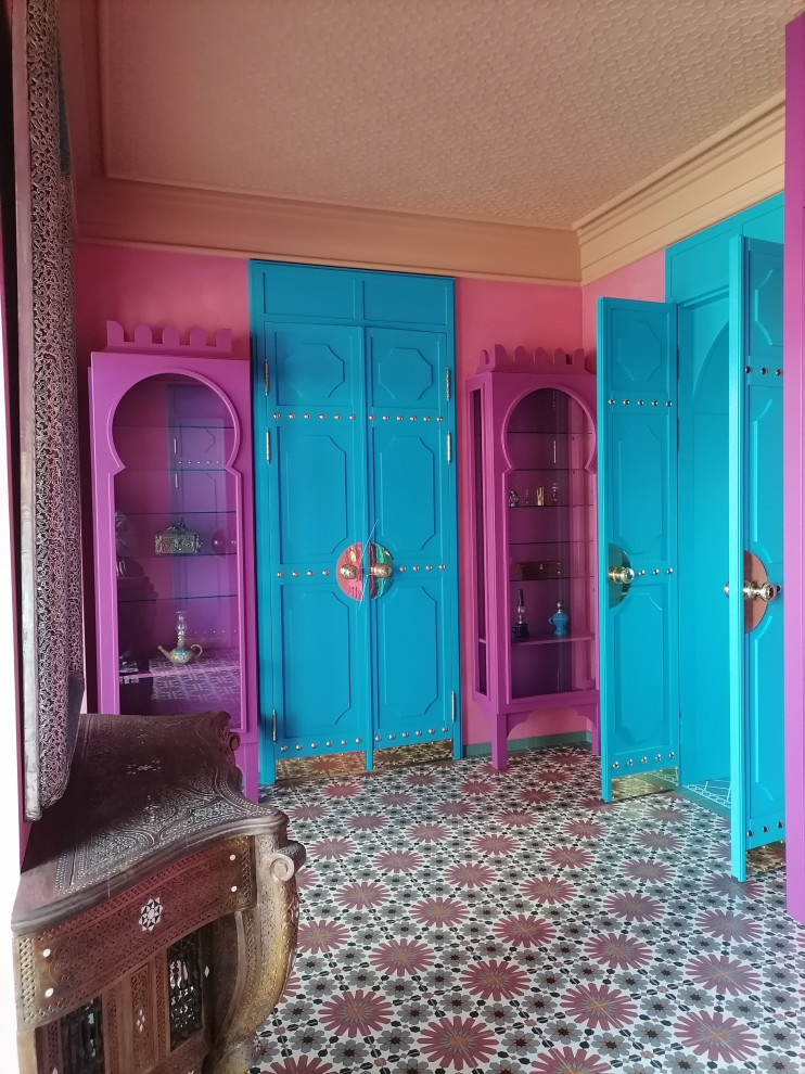 Интерьер дома в восточном стиле с бассейном и хаммамом