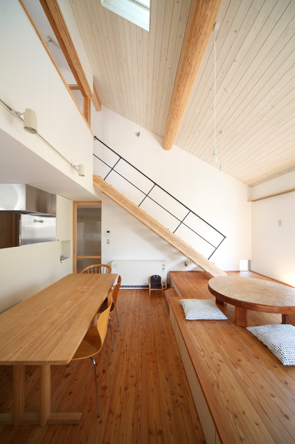 山手台の家 asian-living-room