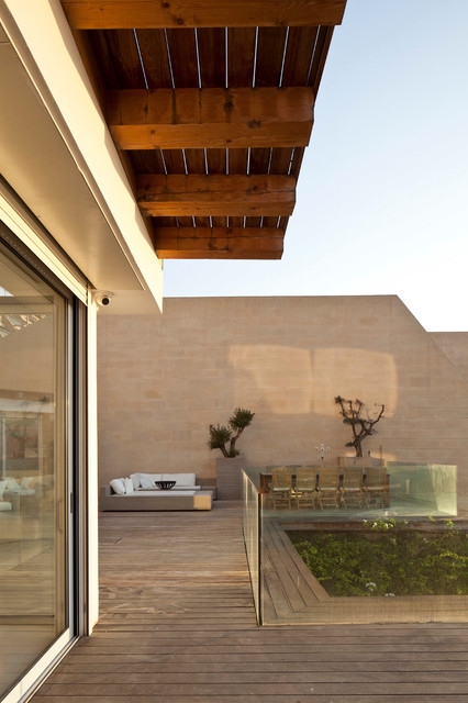 apt Kaz moderno-terraza-y-balcon