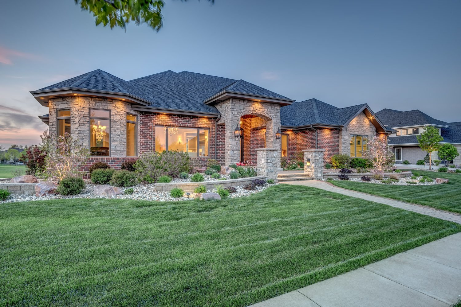 Certified Luxury Builders-Deffenbaugh Homes-Sioux Falls, SD-Honors Circle B