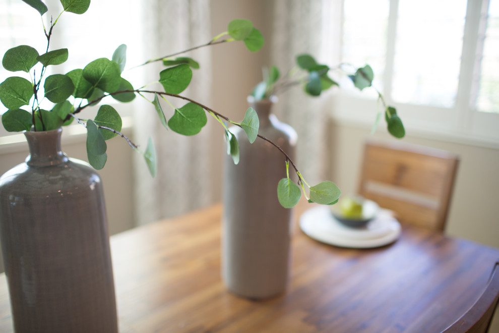 Home design - transitional home design idea in Phoenix