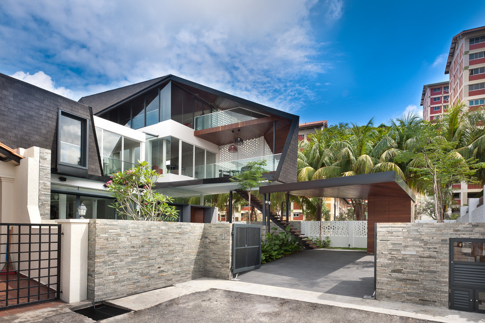 Design ideas for a contemporary exterior in Singapore.