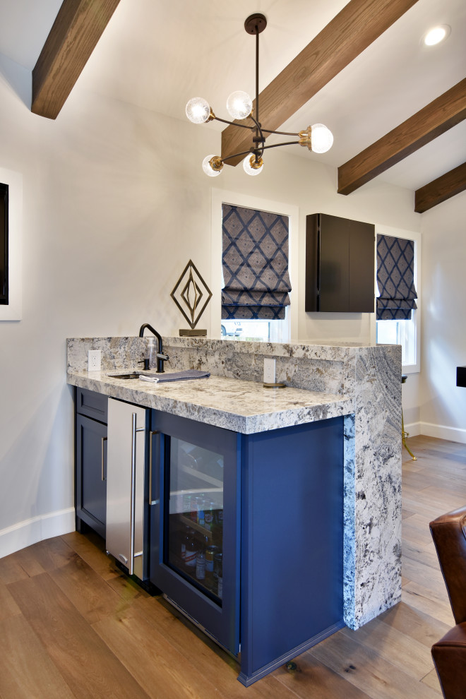Transitional home design photo in Phoenix