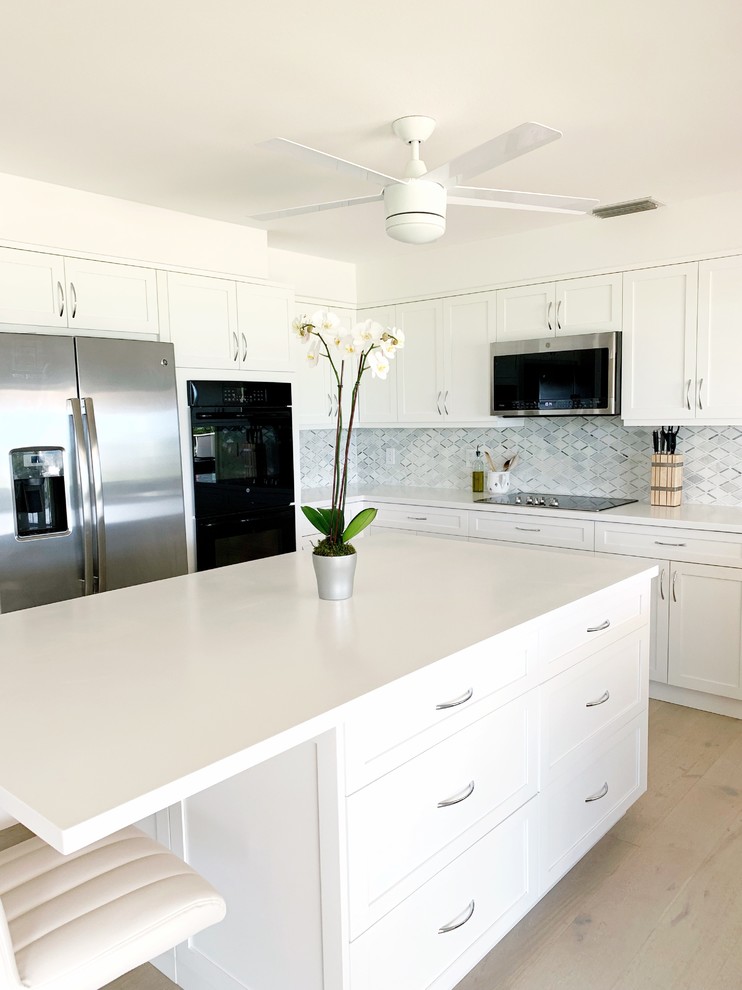 Transitional kitchen photo in Miami