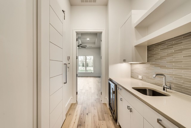 Granada Trail contemporary