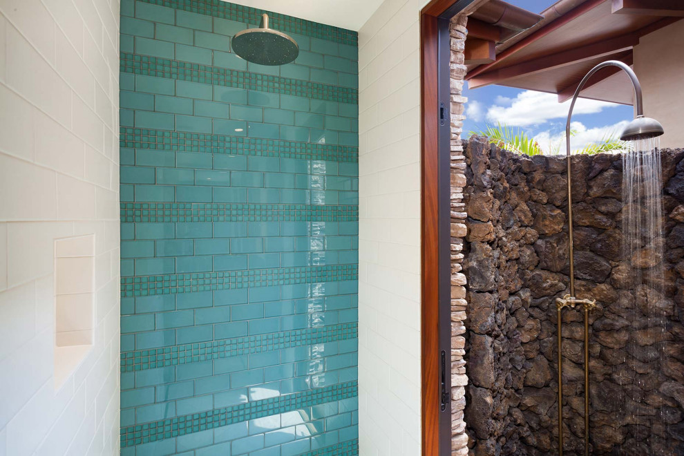 Immagine di una stanza da bagno tropicale di medie dimensioni