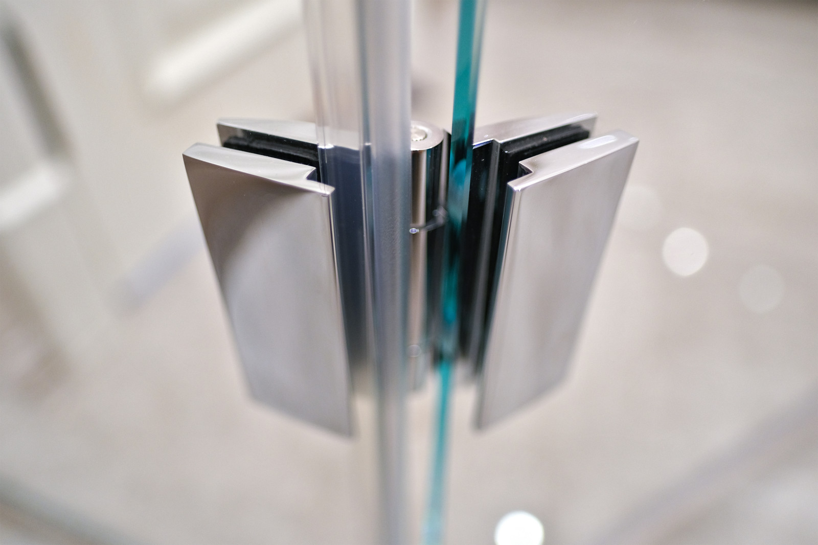 Петля стекло-стекло для душевых.