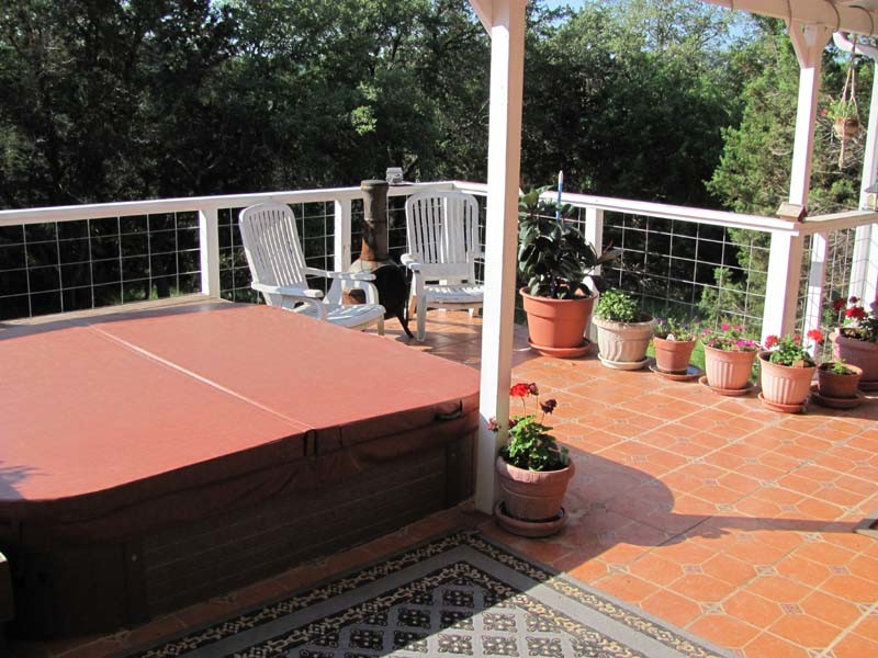 Example of a transitional deck design in Austin