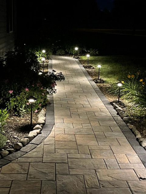 Custom Walkways modern-garten