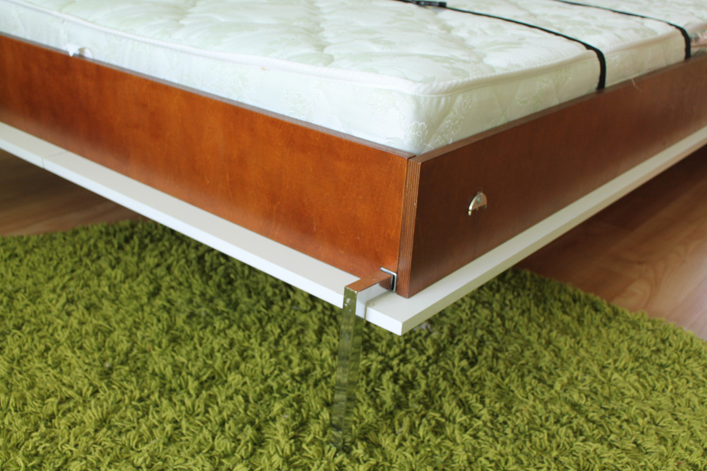 Кровать-трансформер между шкафами