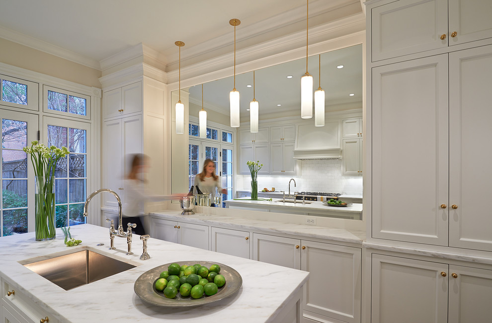 Example of a transitional kitchen design in DC Metro