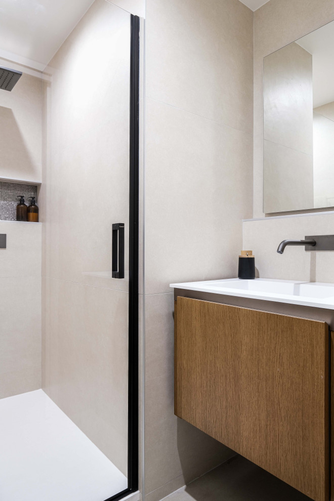 Photo of a small contemporary 3/4 bathroom in Lyon with light wood cabinets, a curbless shower, beige tile, ceramic tile, beige walls, a pedestal sink, a hinged shower door, a niche, a single vanity and a freestanding vanity.