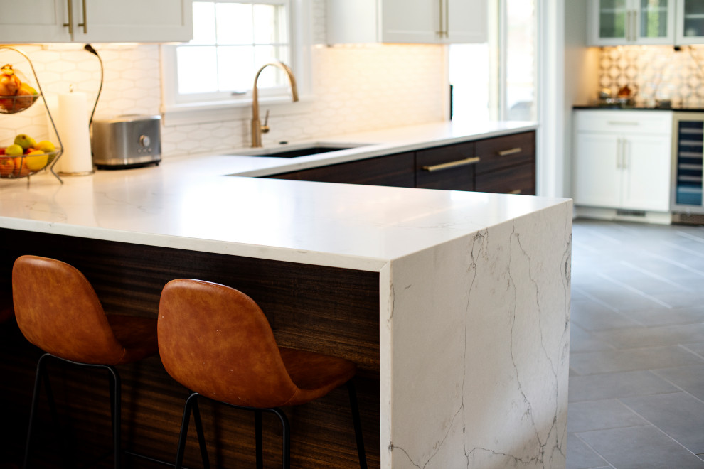 Transitional kitchen photo in Indianapolis