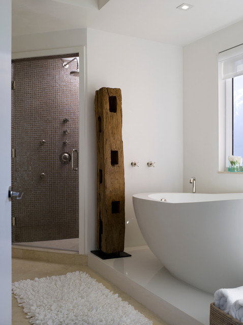 Key Biscayne contemporary-bathroom