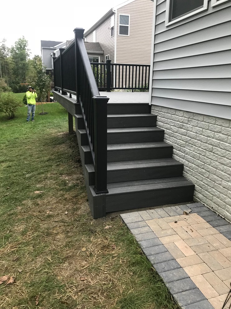 Deck - mid-sized deck idea