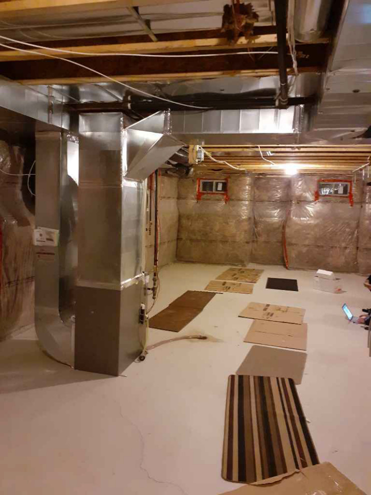 Home design - transitional home design idea in Toronto