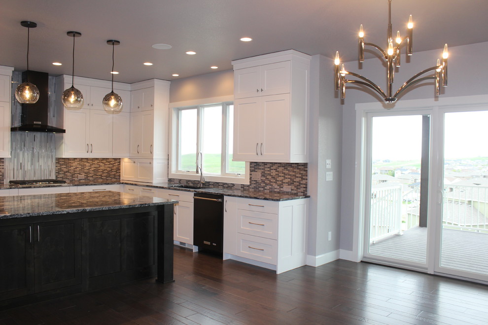 Kitchen - large transitional l-shaped medium tone wood floor and brown floor kitchen idea with an undermount sink, shaker cabinets, white cabinets, granite countertops, multicolored backsplash, mosaic tile backsplash, black appliances and an island