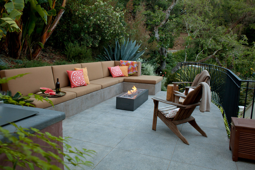Photo of a contemporary patio in San Francisco with a fire feature.